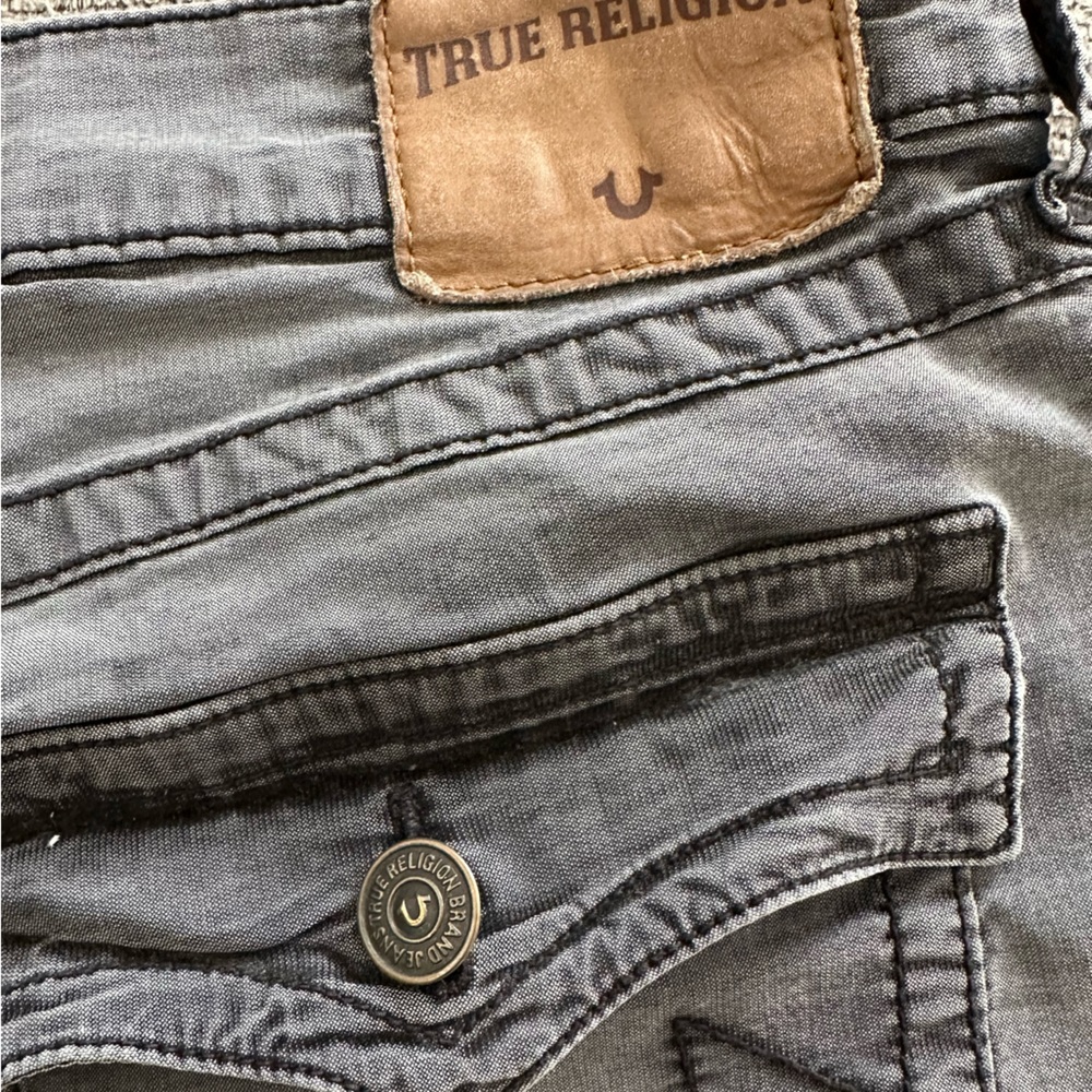 True Religion,Relaxed Straight Jean Shorts, Size 36. 70% Cotton & 30% Polyester.
